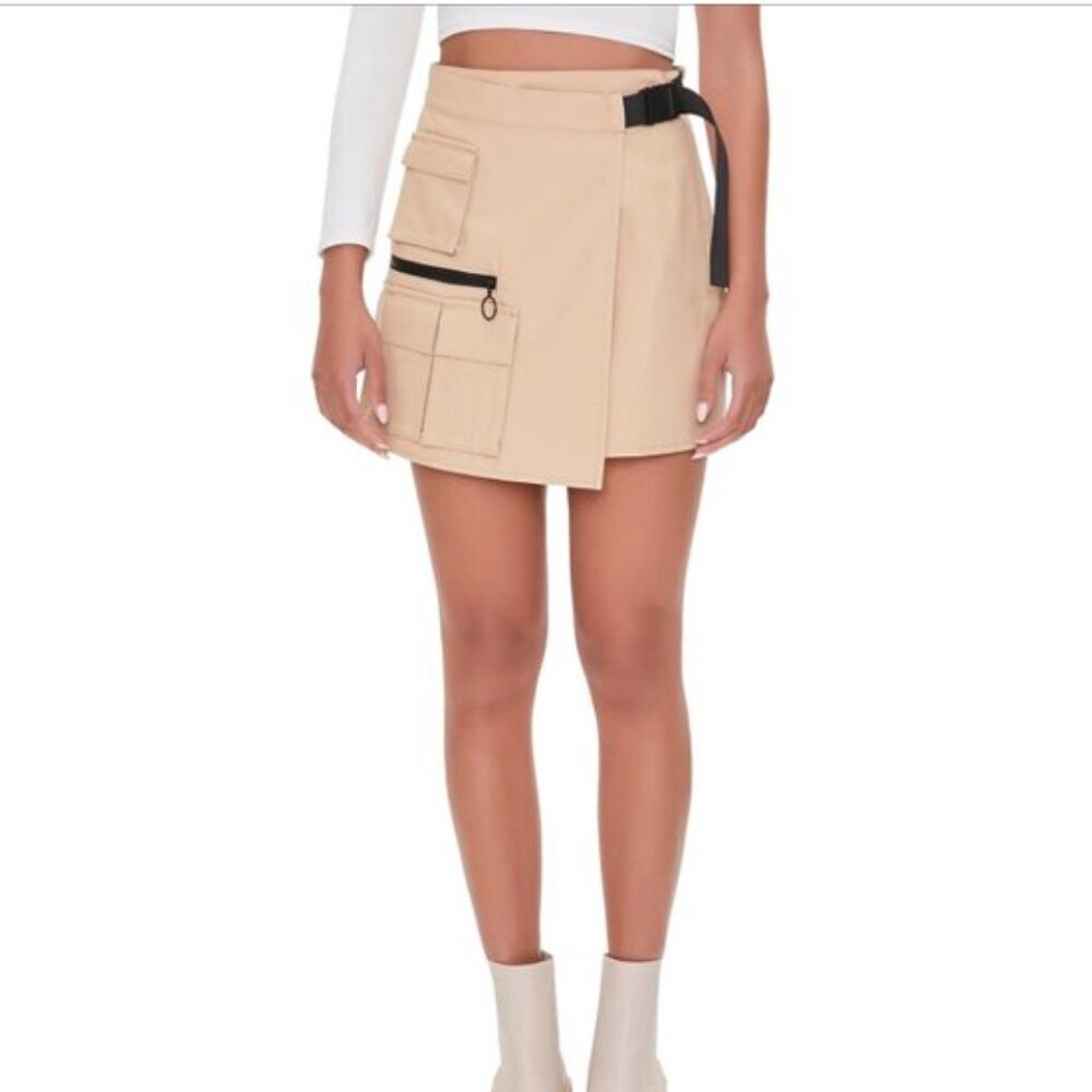 Forever 21 Women’s Cargo Mini Skirt Khaki Beige with Black Trim Size S NWT